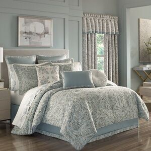 J. Queen New York Five Queens Court Garrison Comforter Set - California King